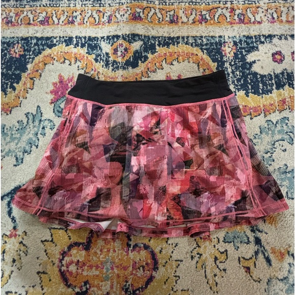 Lululemon Skirt! Size 6 Tall! Like new! - Picture 2 of 5